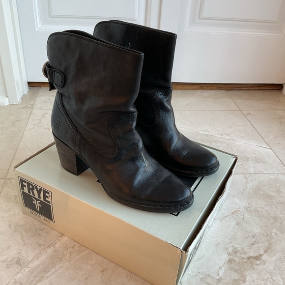 Frye women’s Lucinda Short boot - Picture 2 of 11